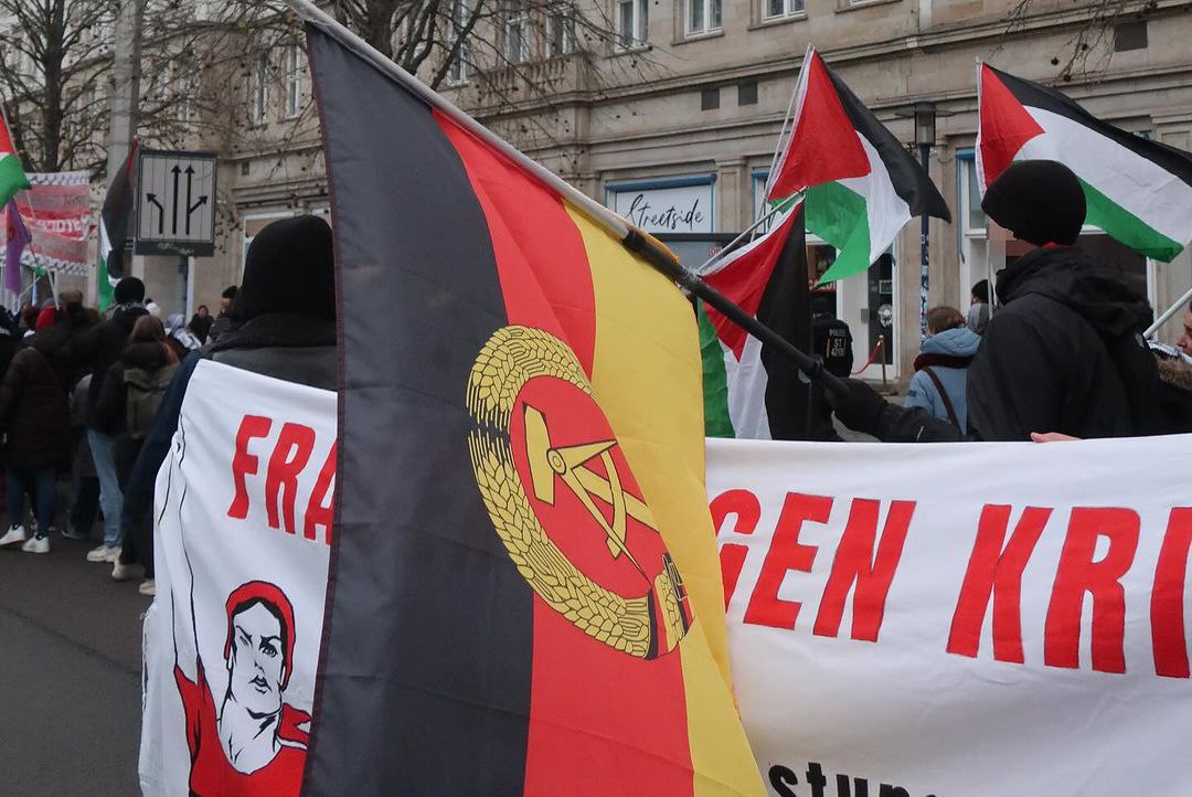 KonLex09's tweet photo. #md1611 2024 Magdeburg

Am 16.11. fand in Magdeburg ein weitere antiisraelische Demonstration statt, die offenbar von autoritären linken Gruppen bestimmt war. Die Parole "Befreiung heißt Widerstand" erkennt den Hamas-Terror als "Befreiungsakt" an. Angesichts dessen darf die https://t.co/7QnIgXLtWw