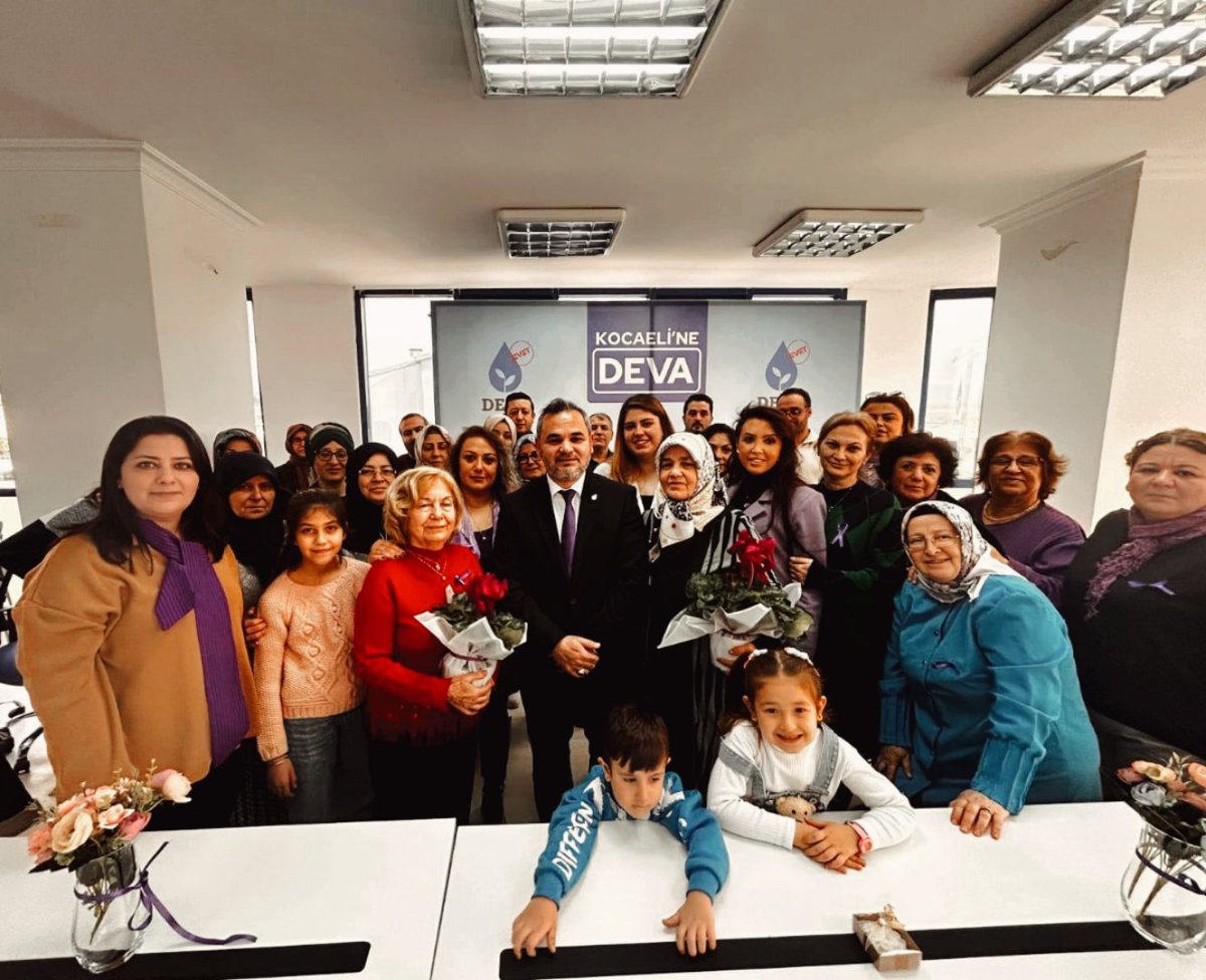 SynHande's tweet photo. Bugün DEVA Kocaeli Kadınları olarak, İl KÇB Sn. @NazliUsluu 'nun"25 Kasım Kadına Yönelik Şiddetle Mücadele Günü" münasebetiyle düzenlemiş olduğu kahvaltı programında bir araya geldik.
@KadKocaeli @zeynep_sudan @devakadinda @kocaeliyedeva41 @KocaeliyeDEVA @devapartisi https://t.co/i46SxAwJxs