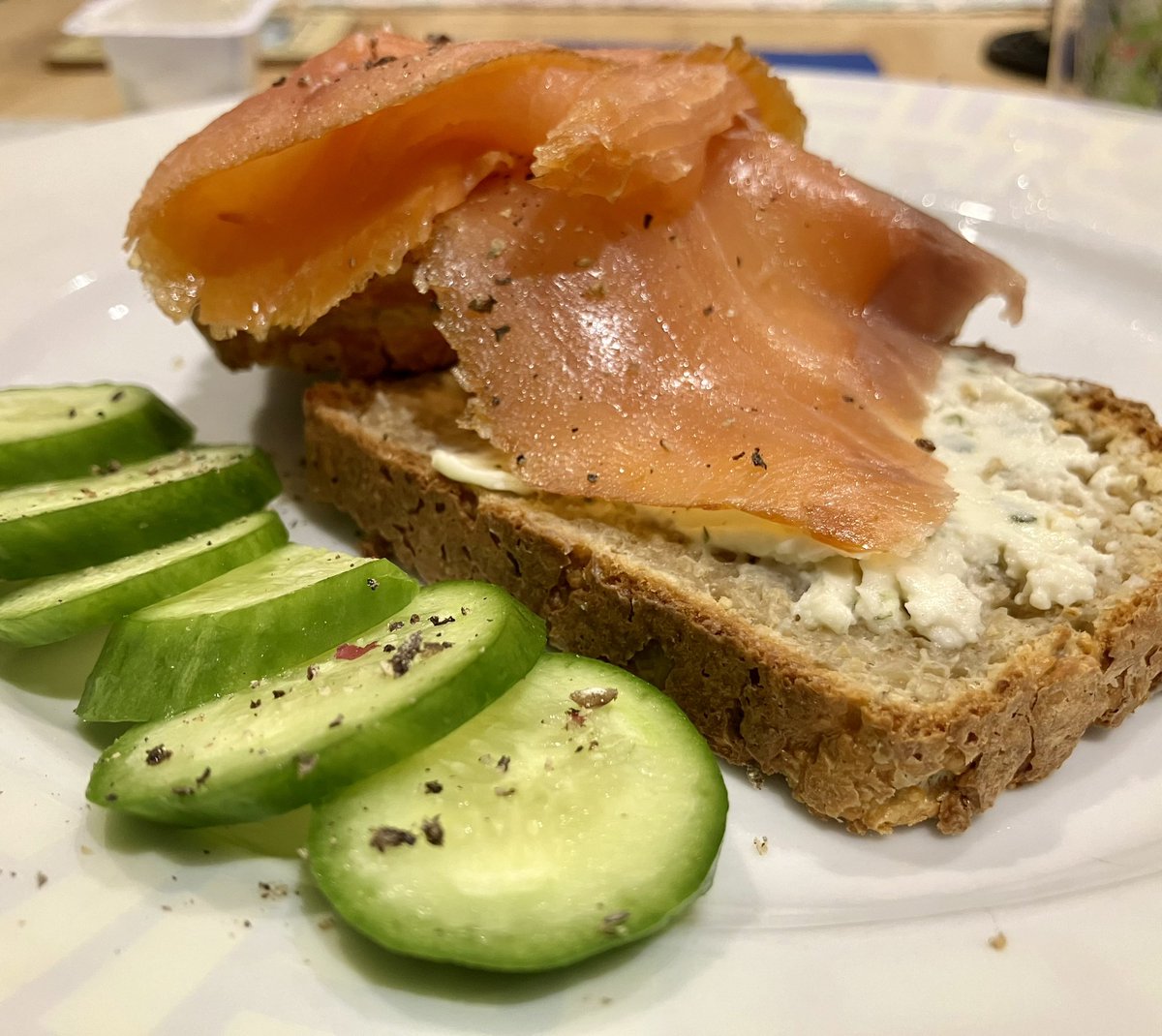 CharuThakar's tweet photo. Nice pairing for a Sunday! 
- @Laphroaig Pedro Ximenez Cask Finish
- Homemade Oat Bread/Smoked Salmon/Herb Cream Cheese/Cucumber 

(Flavors: Influence of Peat Smoke + Sherry balanced by Salty-Smoked Salmon, Creamy Cheese and Crisp Cucumber) https://t.co/SC9nuRenuY