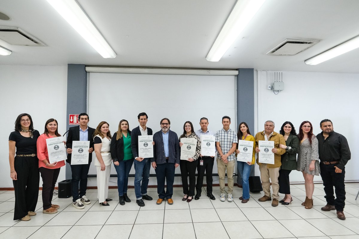 SemadetJal's tweet image. A través del Programa de Cumplimiento Ambiental Voluntario #PCAV, ocho empresas más de Jalisco recibieron la certificación que reconoce el cumplimiento de sus obligaciones ambientales previstas en la legislación.

Más información: gobjal.mx/CertificaciónE…