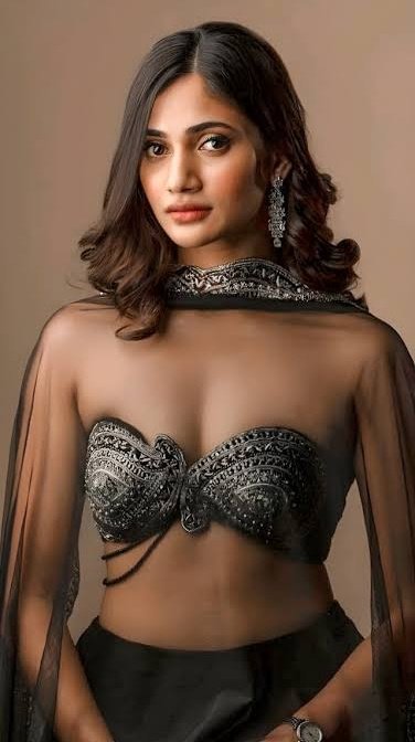 Losliya Mariyanesan ▫️▫️▫️▫️▫️▫️▫️▫️▫️▫️ᴾᵃʳᵒᵈʸ (@losliyamaria96) on Twitter photo 
