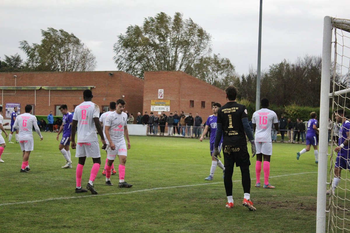 cd_villaralbo's tweet photo. 📸𝑭𝒐𝒕𝒐𝒔 del partido de hoy.  | +1 punto|

“El éxito se encuentra al final del camino de la perseverancia.”

#VamosAzulones💙 https://t.co/hFMlhwV4vn