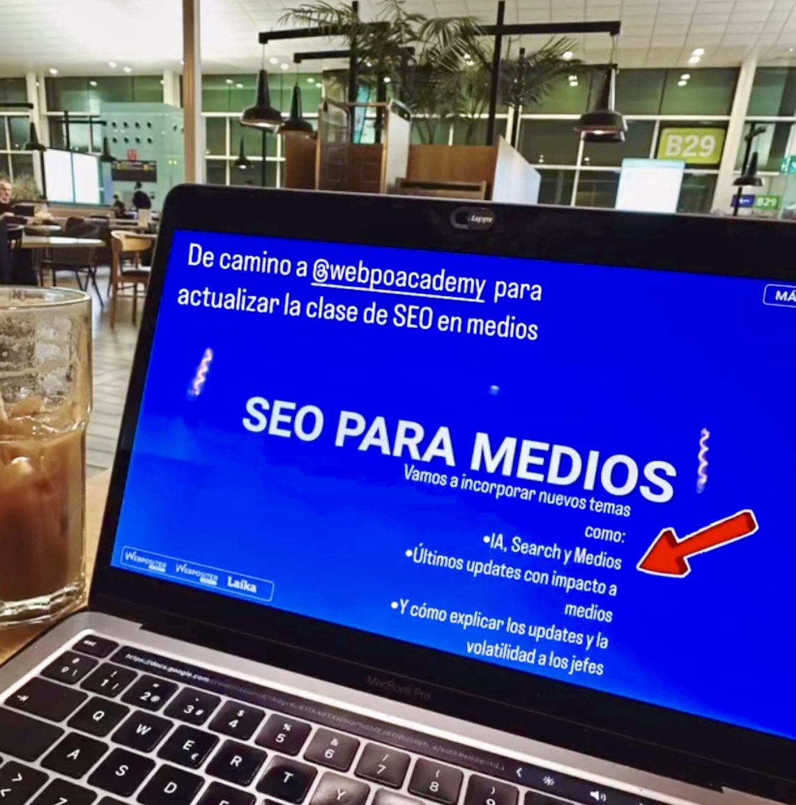 ClaraSoteras's tweet photo. De camino a @WebpoAcademy para actualizar la clase de SEO en medios✈️

¡Viene con novedades! Hablaremos de IA, Search, últimos updates con impacto a medios y… cómo explicar esos core updates y la volatilidad del tráfico a los jefes 😉

Esto y más, en el master SEO de @WebPositer https://t.co/QExb25VWFB