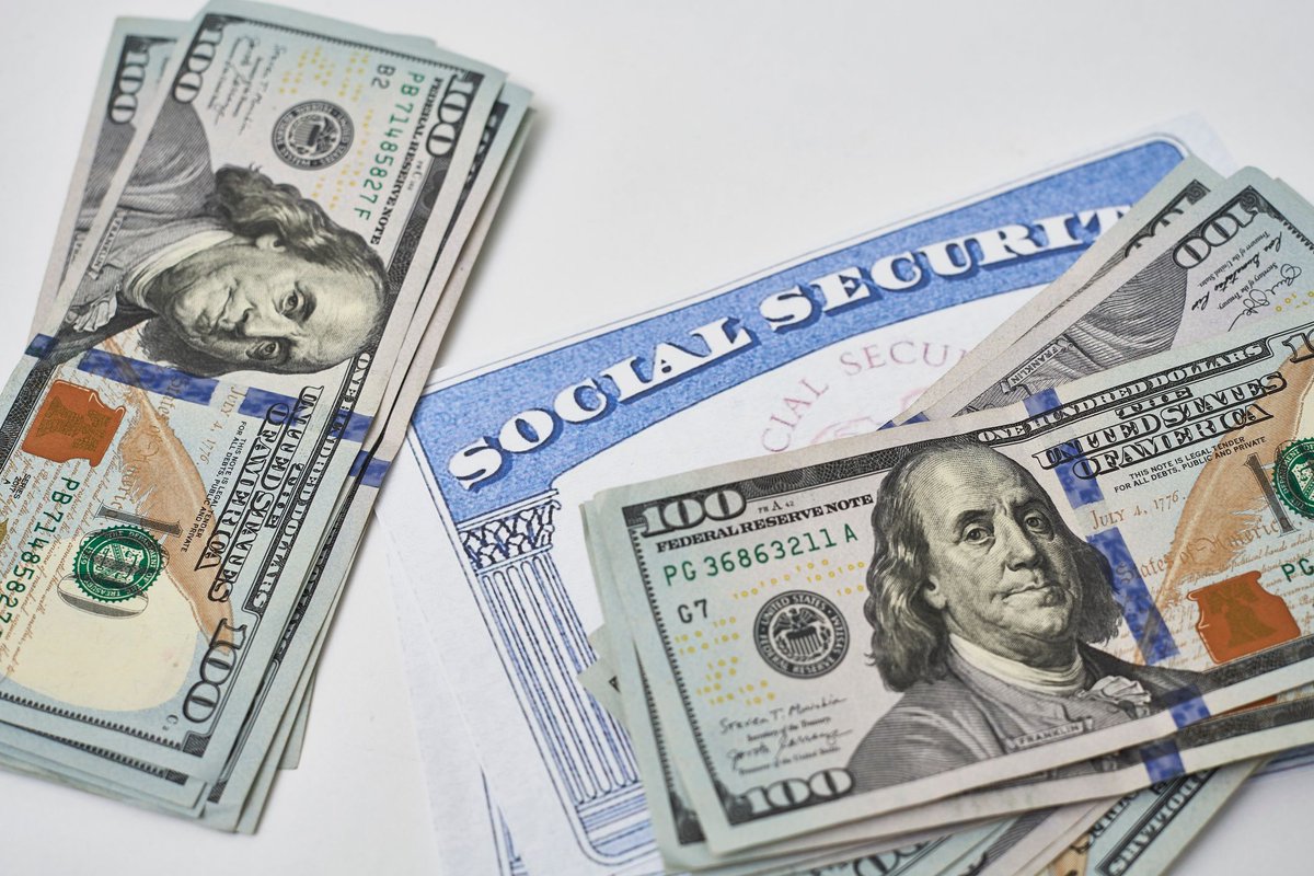 Financialnewswk's tweet image. Should You Start Collecting Social Security at 62? Here’s the Math You Need to Know buff.ly/4fBJ2mc #SocialSecurity #EarlyRetirement #retirement
