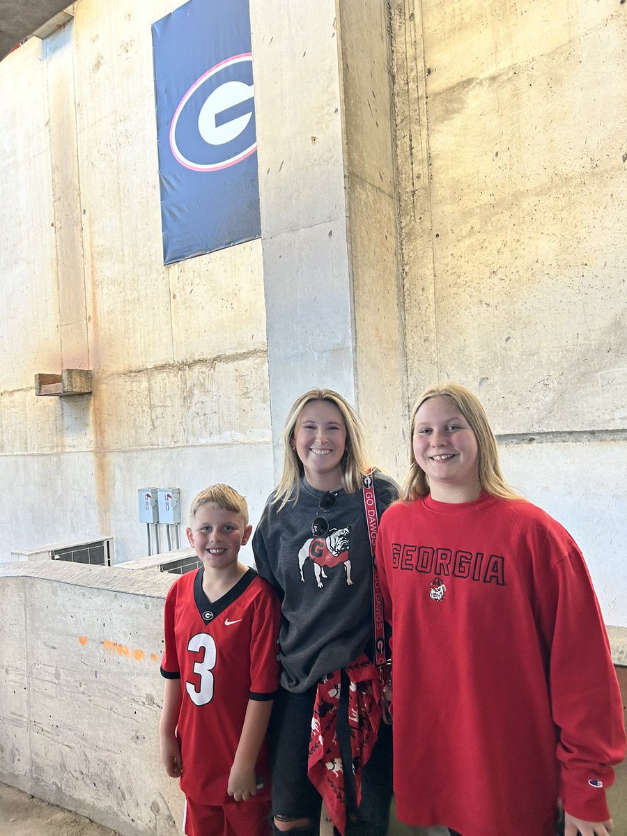 Seeing <a href="/MrsPierceRNE/">Caroline Pierce</a> at the UGA game made our day even sweeter! #RNEgreatthings