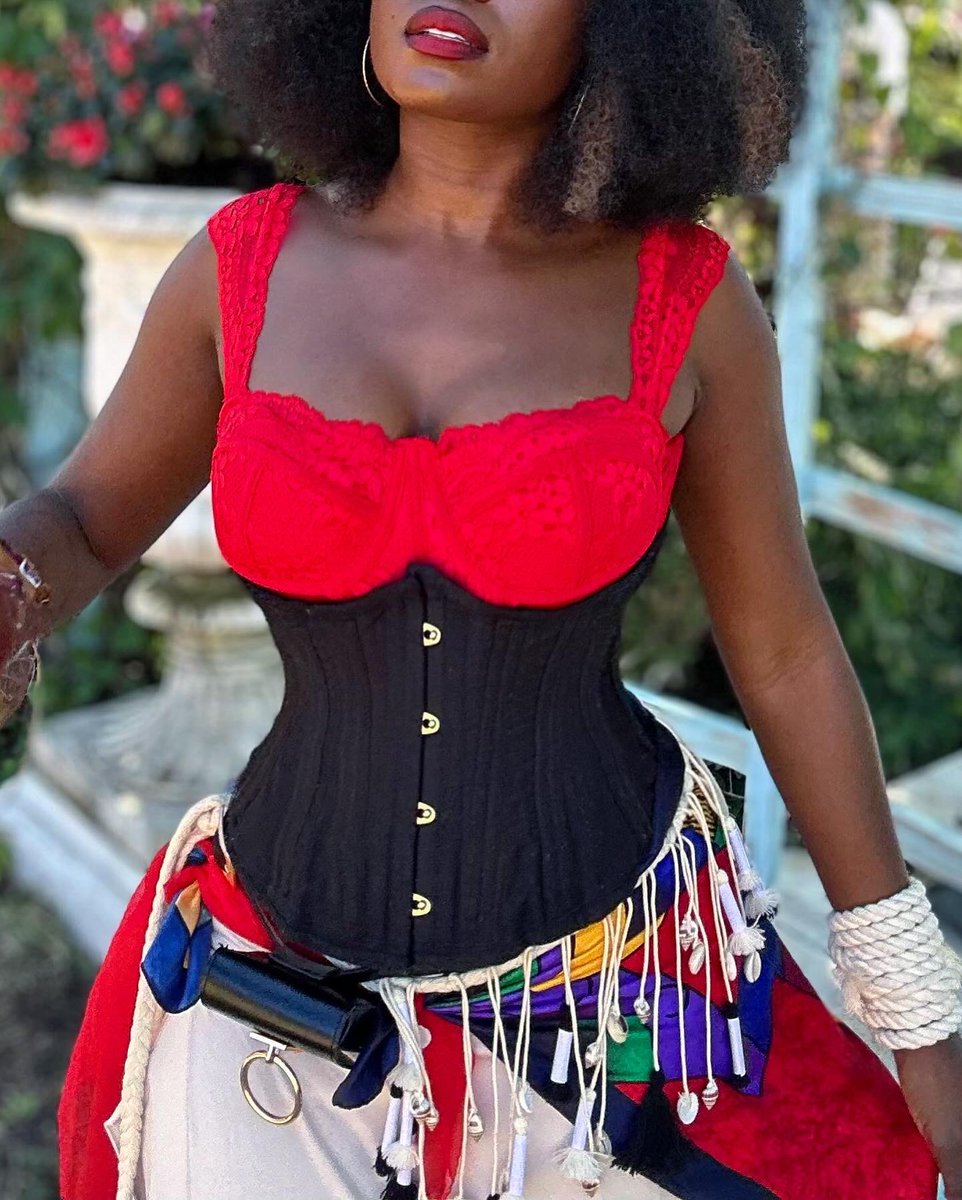 AfroCosplayBae tweet media