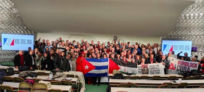 🌎🇨🇺| El presidente del Instituto Cubano de Amistad con los Pueblos, Fernando González, calificó de exitoso por su amplia asistencia y profundidad de los debates al XIX Encuentro Continental Europeo de Solidaridad con Cuba

Infórmese más:⬇️
acortar.link/CBLlyI