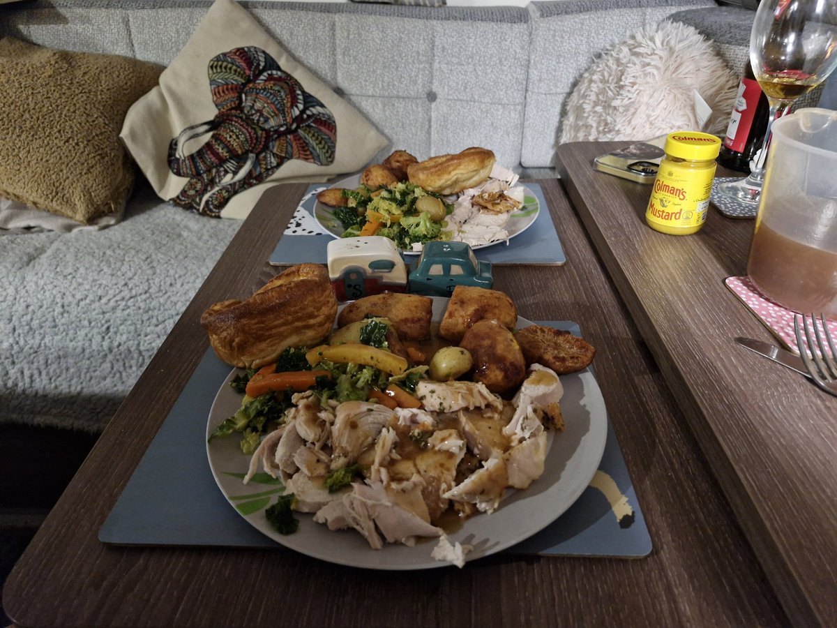 Who said you can't cook a roast in a caravan 😆😋😋