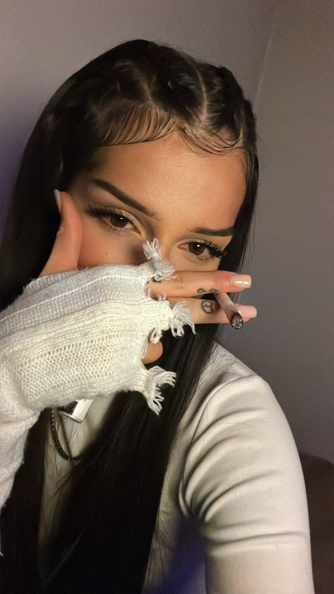 p00000laa's tweet photo. smoking session https://t.co/VgbrKXwraz
