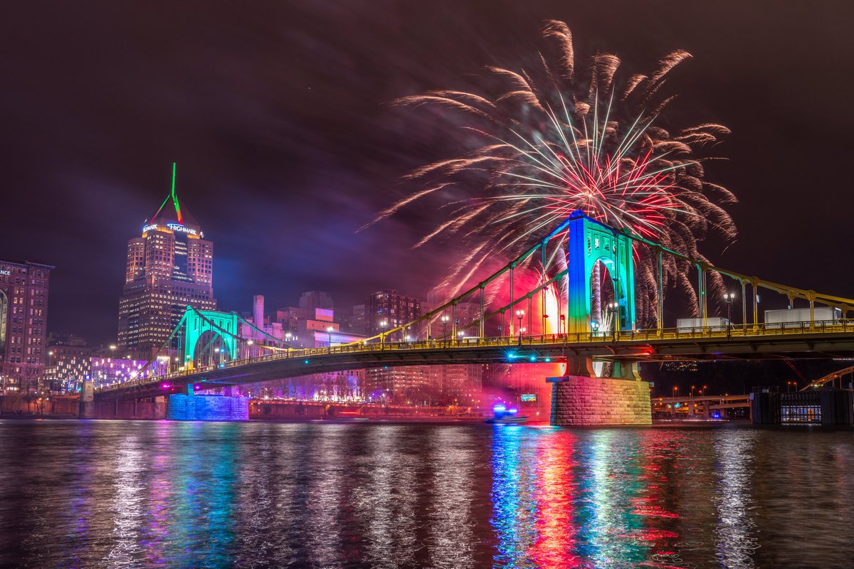 The sister bridges in #Pittsburgh have a new look for the holidays with an extremely colorful display across all 3 bridges! I think just about every color possible is displayed on them throughout the whole show. Can’t wait to capture the bridges more ways over the next few weeks!