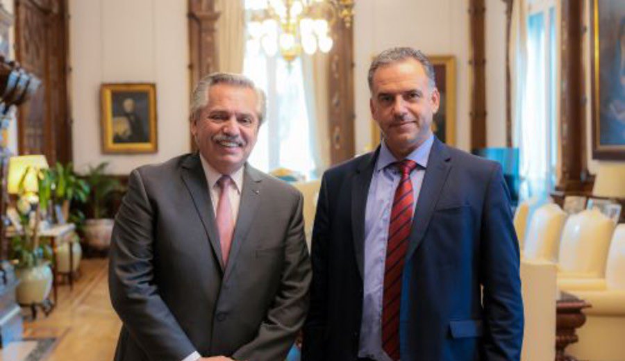 El presidente electo de Uruguay, Yamandu Orsi, amigo de Alberto Fernández.