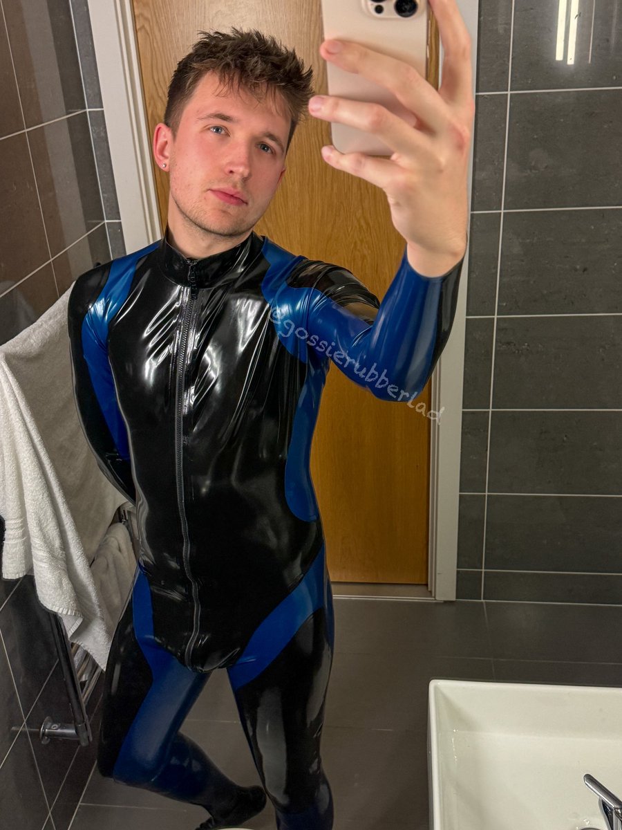 Rubber boy in a hotel? Yes please 🤤

#gay #gaylatex #gayrubber #rubberfetish #latexfetish #rubberboy #rubbersocks #latexsocks #latexboy #rubbermen #rubberman