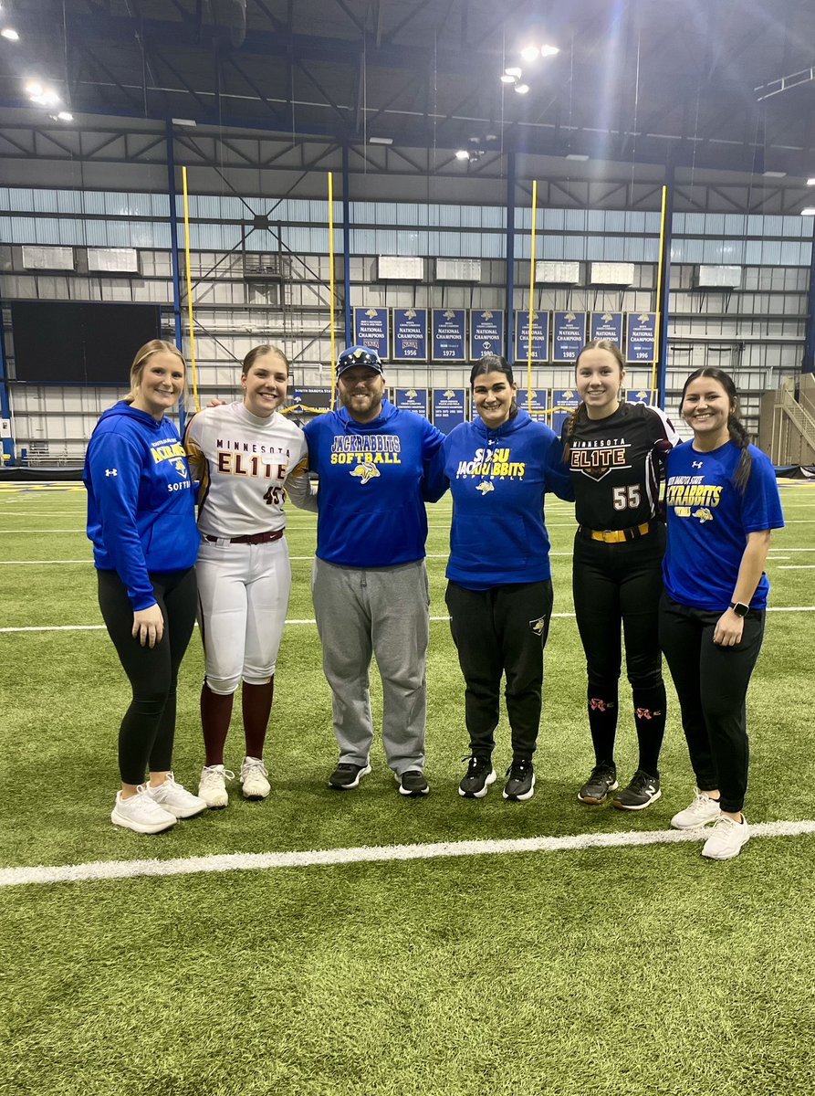 I had another great time at the SDSU camp today! Thank you to the coaches and players for all the pointers and advice! Hope to be back soon! 💛💙
@GoJacksSB <a href="/KristinaMcSwee6/">Kristina McSweeney</a> <a href="/torikniesche7/">Tori Kniesche</a> <a href="/RozelynCarrillo/">Rozelyn Carrillo</a> <a href="/SofWestgaard55/">Sofia Westgaard - ‘26</a> <a href="/CoastRecruits/">Coast 2 Coast Recruits</a>