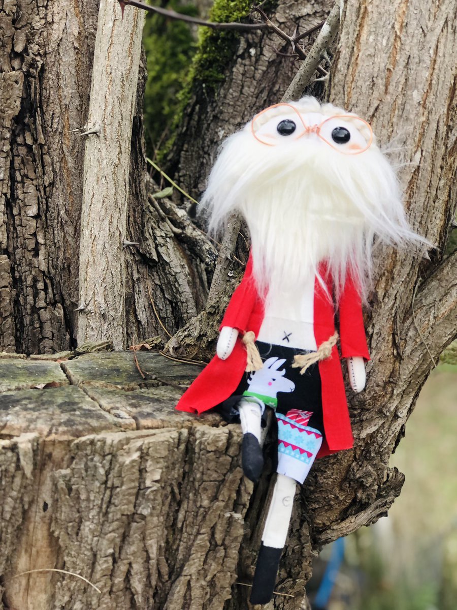 This is my LIMITED EDITION Santa’s day off doll. Let me know in the comments if you would like me to have a pattern for him?
snowstormcrafts.etsy.com/listing/183172…
