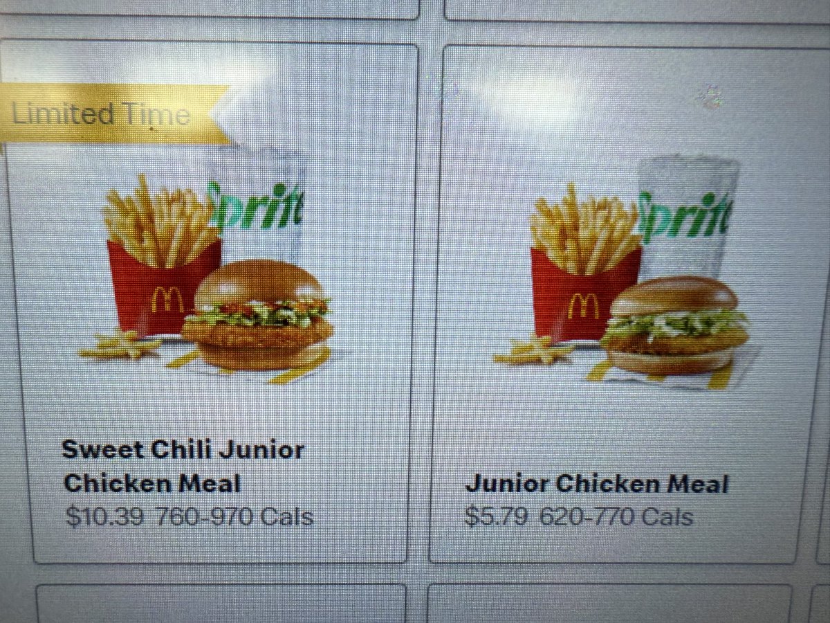 Sweet chili sauce just hit its all time high apparently 📈
Thanks <a href="/McDonaldsCanada/">McDonald's 🇨🇦</a>