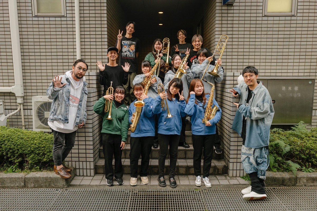 OR_HIROKI's tweet photo. ORANGE RANGE LIVE TOUR 024 &amp; 025
〜タコス DE ピタゴラス〜 神奈川・相模女子大学グリーンホール！何度もお世話になっているホールだけど、レスポンスも良いし、毎回盛り上がりが凄いんだ。完全燃焼！コラボした相模女子大学 吹奏楽部とダンスクラブEASTERもナイスー！ありがとうございました〜 https://t.co/AeoiSHwdSb