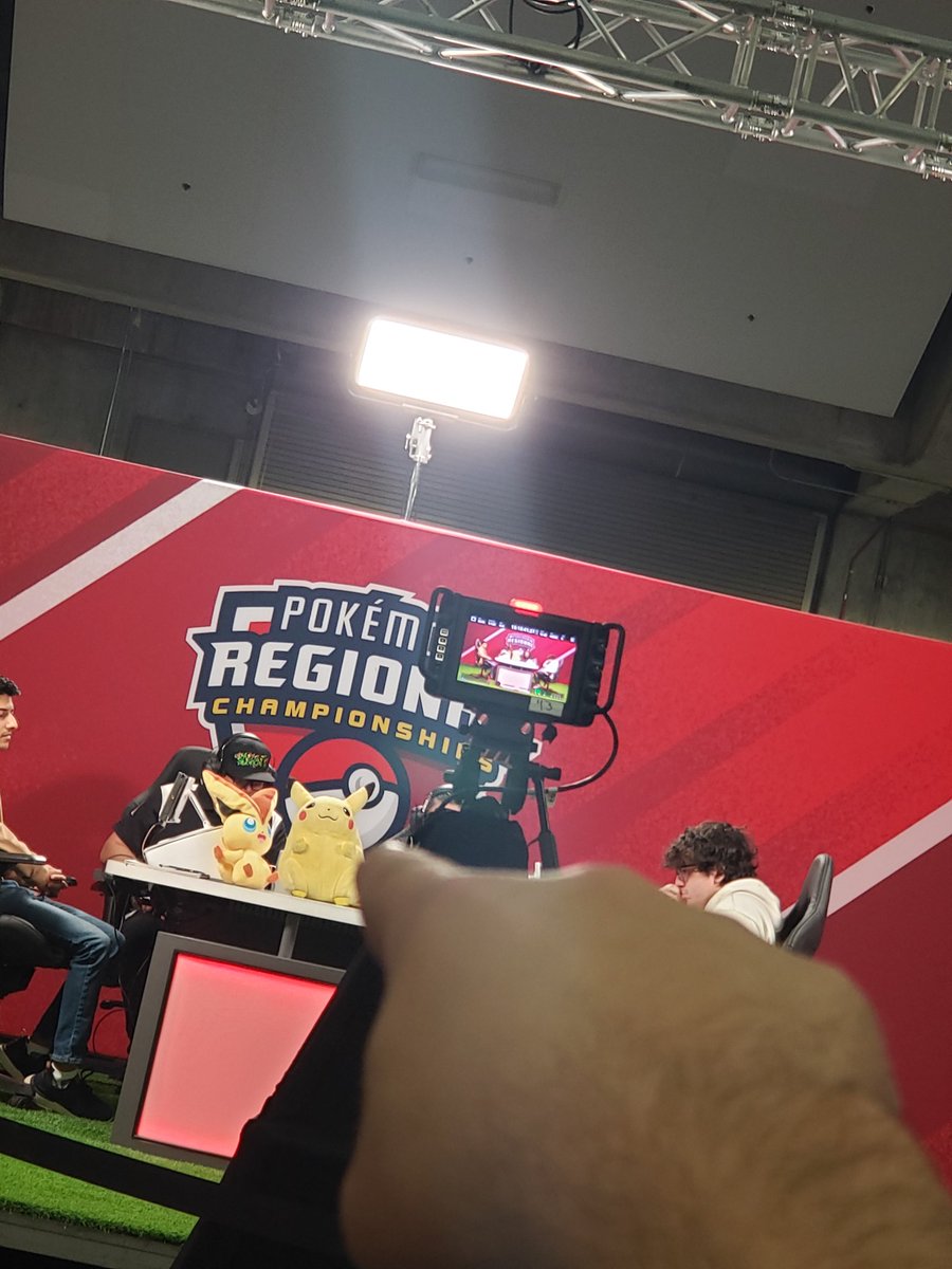 SteelTrainer_'s tweet image. Omg.... is that ESP..... *blushes and hides*