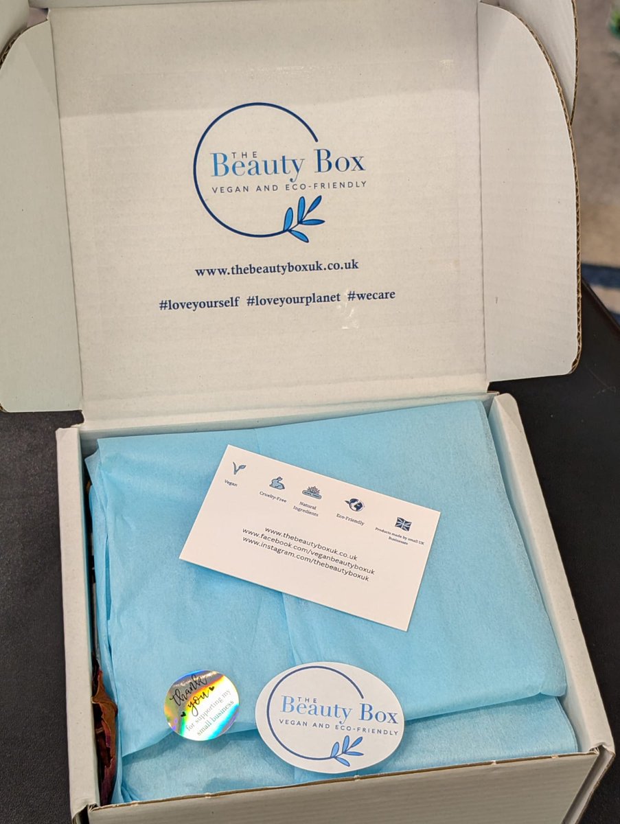 BeautyBox_UK_'s tweet photo. Our gift boxes were happily received by #KadeeStrickland #AmeliaEve #CaterinaScorsone #MelanieField  @FANFUSIONUK 

#beautybox #SmallBusinesses #Vegan #VeganBeauty #EcoFriendly #Gifts #GiftBox #Fanfusion #Events #MeetTheCast https://t.co/Xj59PPliG0