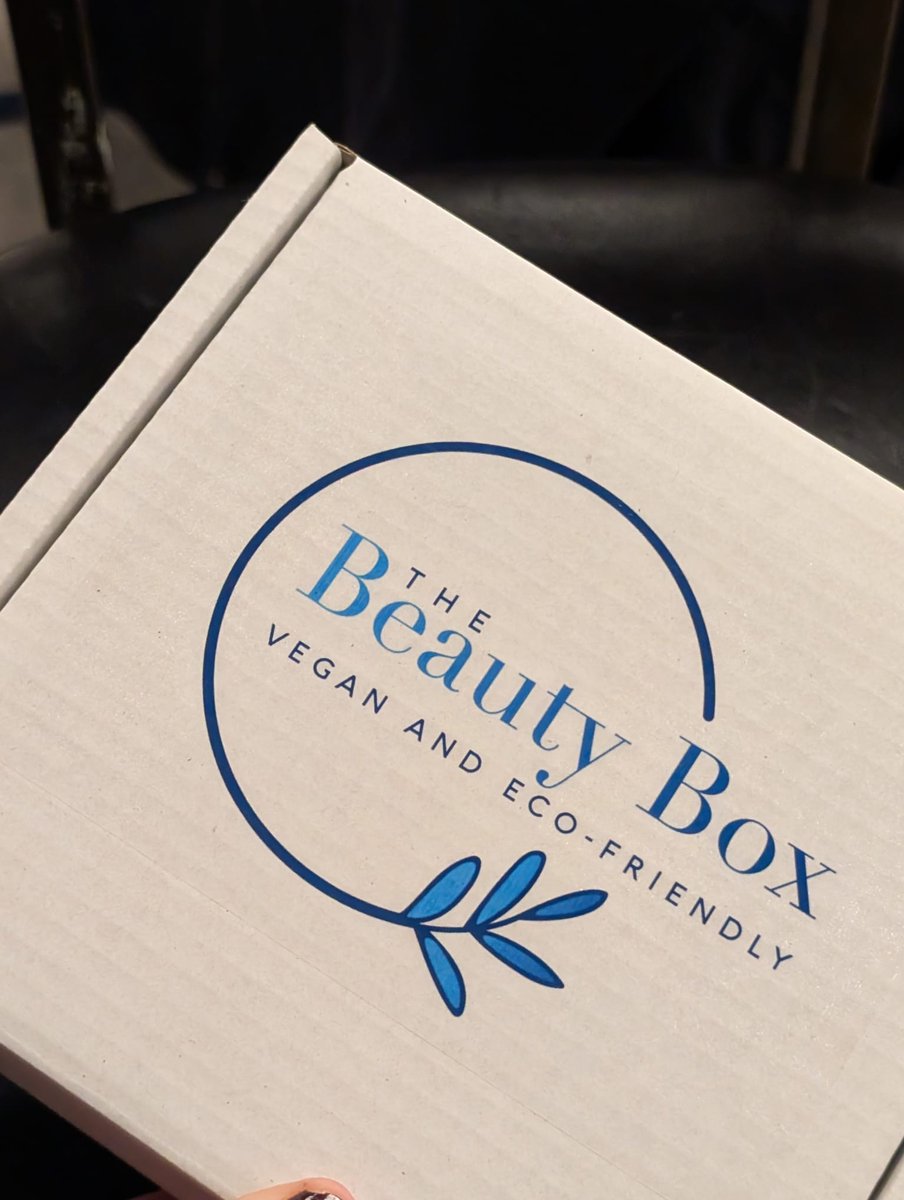 BeautyBox_UK_'s tweet photo. Our gift boxes were happily received by #KadeeStrickland #AmeliaEve #CaterinaScorsone #MelanieField  @FANFUSIONUK 

#beautybox #SmallBusinesses #Vegan #VeganBeauty #EcoFriendly #Gifts #GiftBox #Fanfusion #Events #MeetTheCast https://t.co/Xj59PPliG0