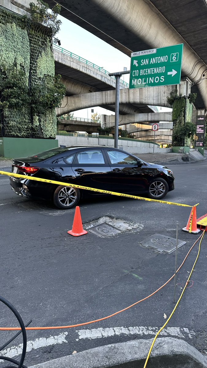 Ro2891's tweet photo. @BJAlcaldia podrían ayudarnos a arreglar la coladera que está en La Castañeda esq. con la lateral de Boulevard Adolfo López Mateos, generó un gran hoyo y puede ocasionar accidentes… https://t.co/6W7RUVQtRG