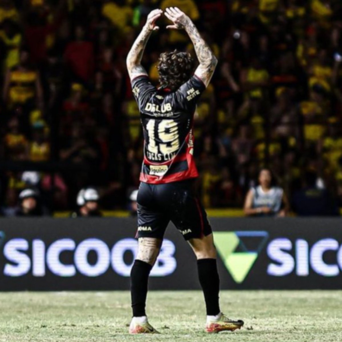 oficialmanualjr's tweet image. MEIO MILHÃO DE REAIS MAIS BEM PAGOS DO FUTEBOL BR! 🤑

O Sport desembolsou 500 MIL REAIS para que Lucas Lima pudesse enfrentar o Santos.

2x gols do homi e Sport de volta a Série A! 🦁