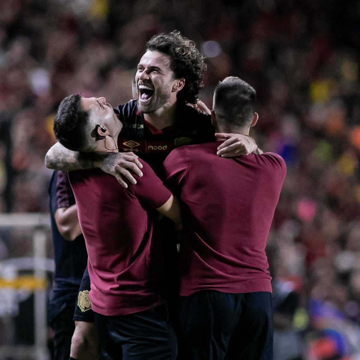 oficialmanualjr's tweet image. MEIO MILHÃO DE REAIS MAIS BEM PAGOS DO FUTEBOL BR! 🤑

O Sport desembolsou 500 MIL REAIS para que Lucas Lima pudesse enfrentar o Santos.

2x gols do homi e Sport de volta a Série A! 🦁