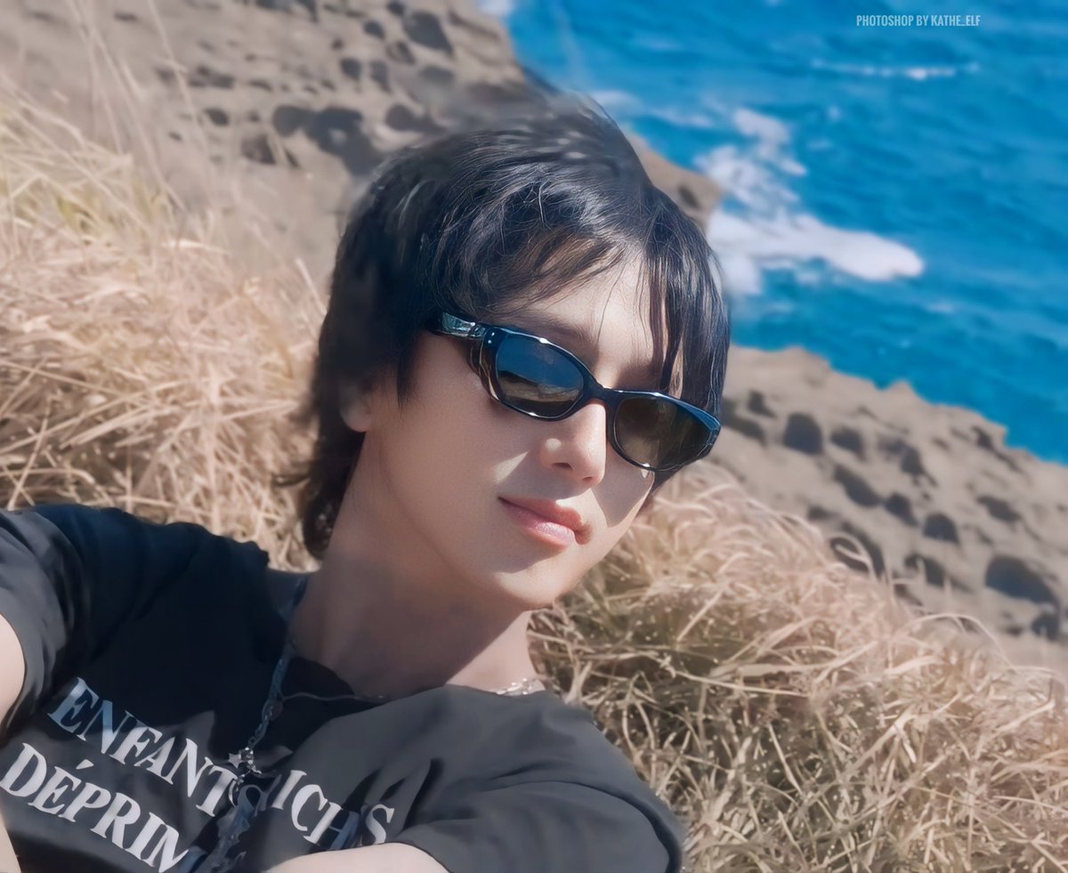 kathe_elf's tweet photo. [ CAPTURE ] YESUNG 예성 'It's Complicated' Jacket Behind The Scenes #yesung #SUPERJUNIOR https://t.co/ugHcFbzed9