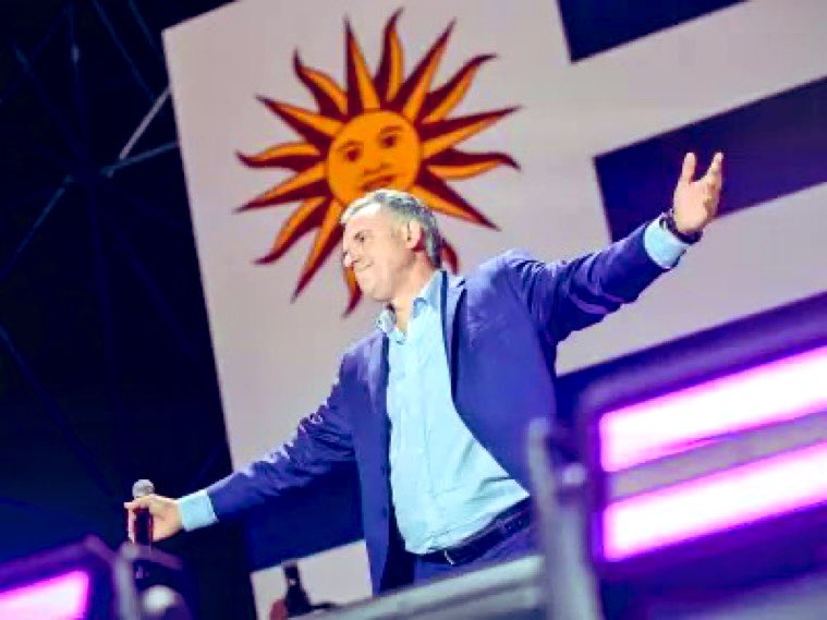 Hijo de una costurera y de un trabajador rural. Docente de historia y exbailarín de folclore. 

Canario, hincha de Peñarol, padre de mellizos, esposo e hijo de la educación pública.

Yamandú Ramón Antonio Orsi Martínez será el presidente de los uruguayos desde marzo de 2025.