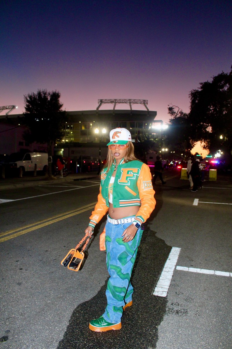 Aryvna's tweet photo. I went to FAMU, I can never fail 🐍 #FloridaClassic #FAMU #bcWHO https://t.co/tlcSzUMD8c
