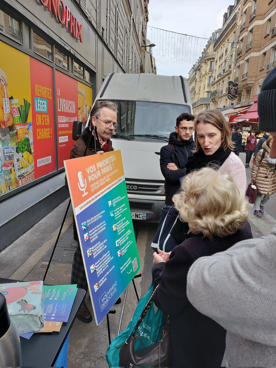 MoDemParis14's tweet photo. Échanges nourris aujourd'hui rue Daguerre autour des priorités pour Paris des parisiens avec @maudgatel

Merci à nos amis de @Renaissance14e de leur participation https://t.co/6ZsOTLJigo
