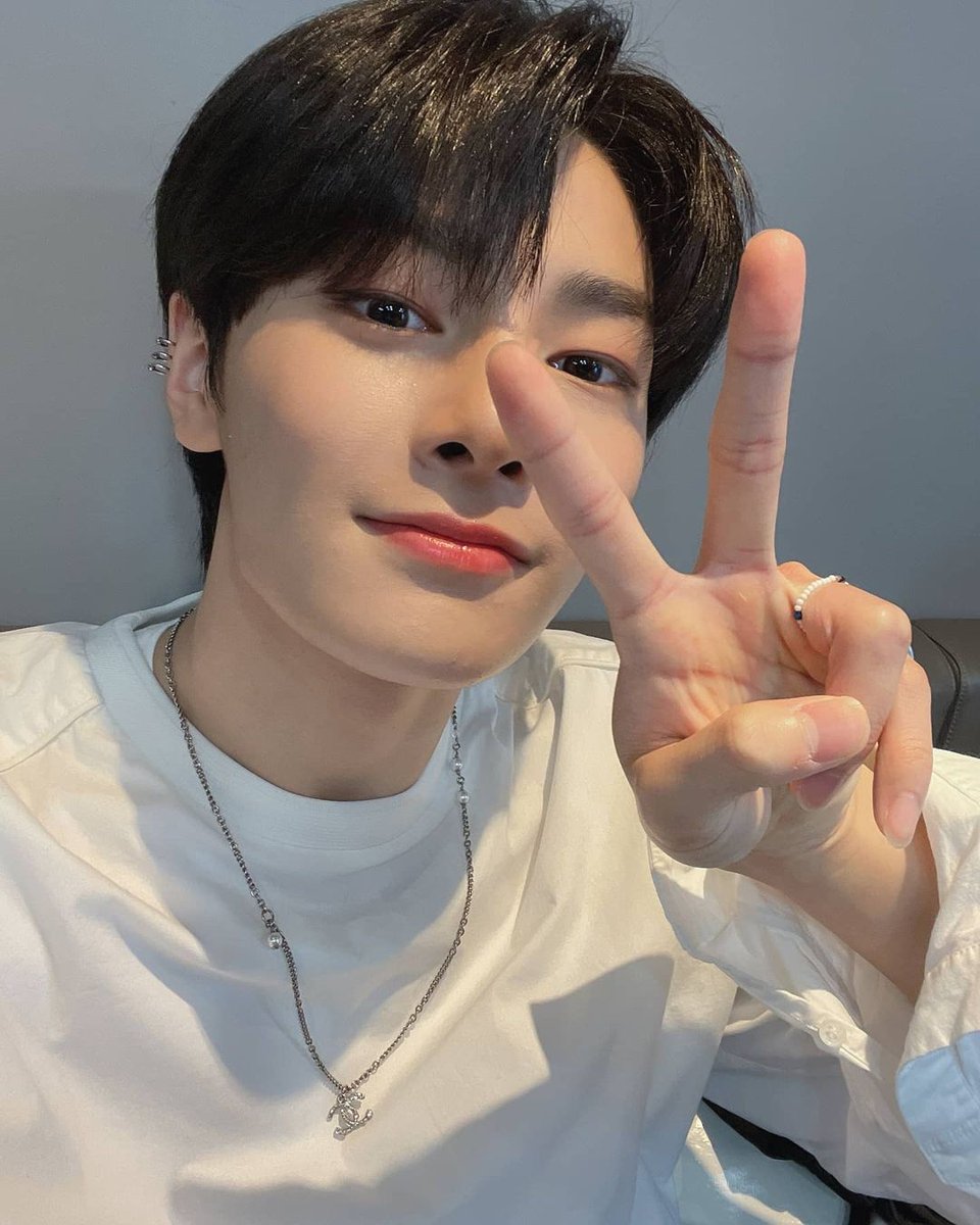 hyunlix_jeongho's tweet photo. ๐.โ ~๐โ๐ป~ โฅ๏ธ
{#StrayKids #Instagram #LOVE #VictoryHand #Jeongin #IN #I_N #ILOVEJEONGIN #Beautiful } https://t.co/11Y2n8G2t9