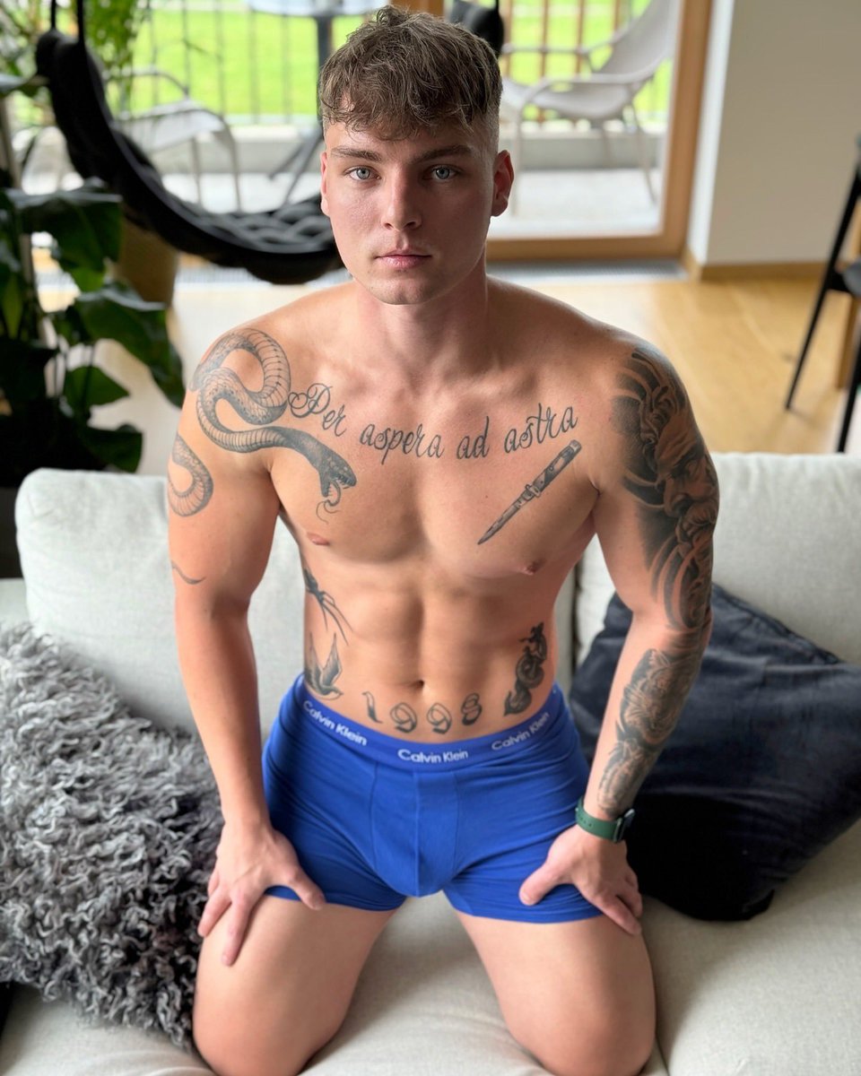 studboychris's tweet photo. Guess my size🤭 https://t.co/pz1khCl9nk