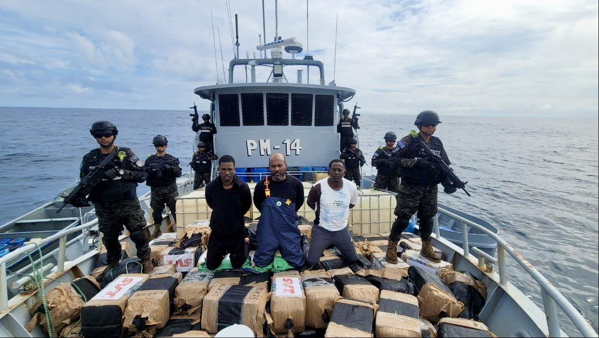 romeoauerbach's tweet photo. Por eso Rodolfo Parker nunca apoyó el Plan Control Territorial y su equipamiento 

Le llamaba juguetitos de @nayibbukele 

Pues solo este dia se han incautado ochenta millones de dolares en droga

Buen trabajo Tridentes ! https://t.co/69zrU4PIXa