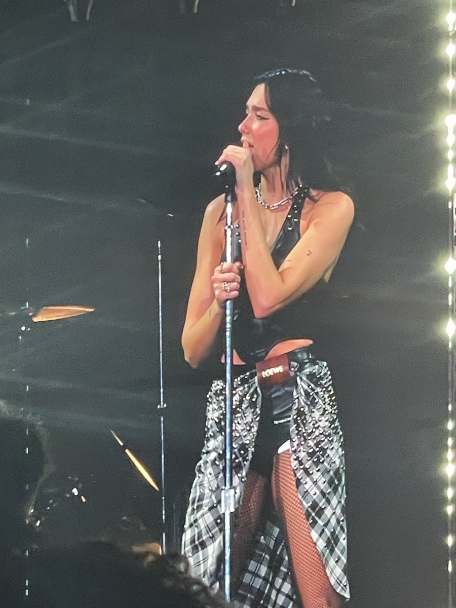 trapdoll91's tweet photo. Saw my queen perform in my city today! Magical and amazing!! I hope she returns in the future ❤️‍🔥 https://t.co/mtsvVeJT55