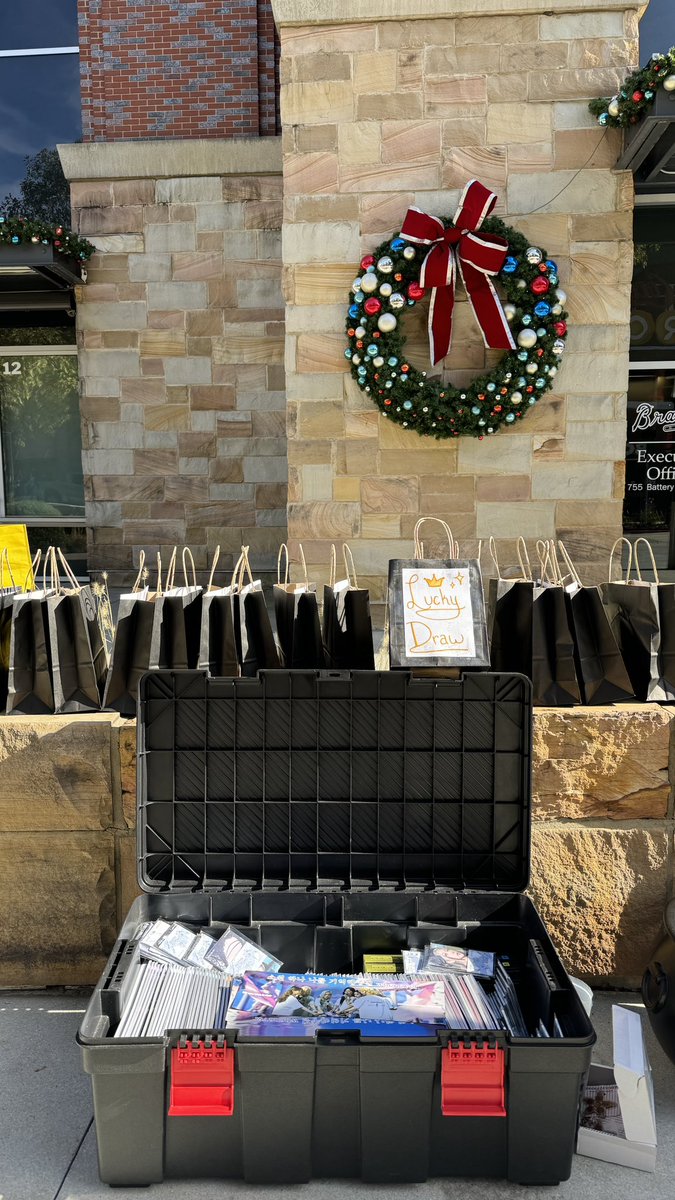 DreamcatcherATL's tweet photo. Happy concert day Atlanta!!! 👑🫶🏻

We’re set up across from the @CocaColaRoxy entrance! Come get a banner, your donation tier, freebies, and try your luck with our free Lucky Draw for some extra fun prizes! We’ll be here until we get let inside for the show to start! https://t.co/tTwHSYtVgO
