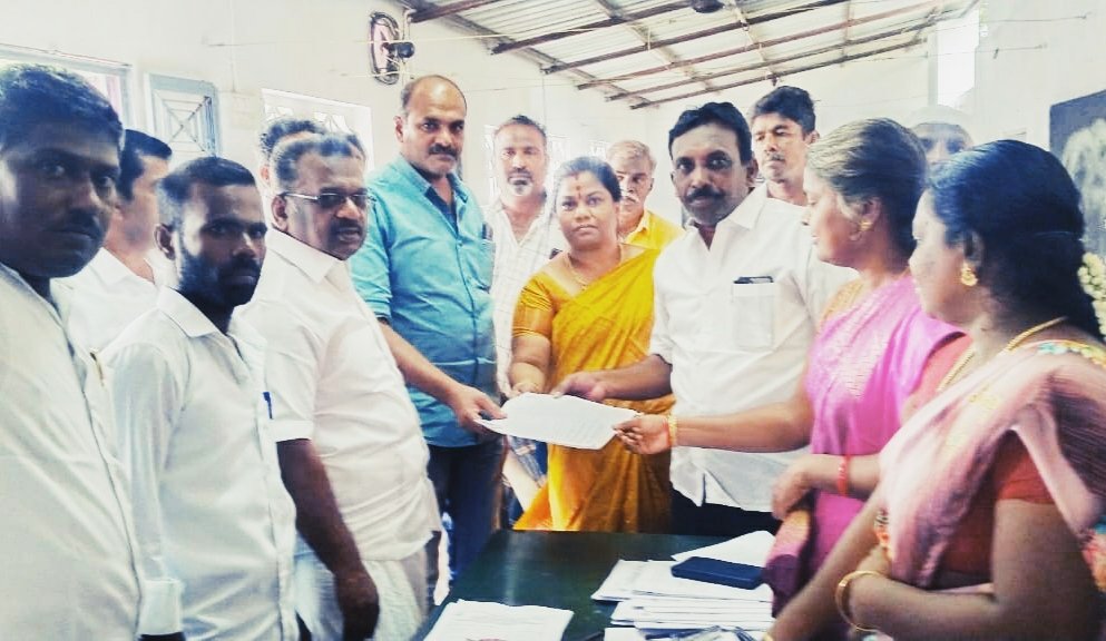 n_sureshrajan's tweet photo. திருநெல்வேலி கிழக்கு மாவட்டம் நாங்குநேரி சட்டமன்றத் தொகுதிக்குட்பட்ட பள்ளிகளில் நடைபெற்று வரும் வாக்காளர் சிறப்பு முகாமில் கழகத் தோழர்கள் முன்னேடுத்து வரும் பணிகளை இன்று ஆய்வு செய்தேன்.
#Dmkkanyakumari
#NSureshrajan
#நாங்குநேரி_சட்டமன்றத்தொகுதி
#Target200
#tn_2026_dmk https://t.co/wkJ1I8DqUC