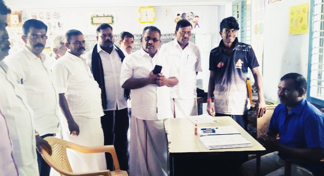 n_sureshrajan's tweet photo. திருநெல்வேலி கிழக்கு மாவட்டம் நாங்குநேரி சட்டமன்றத் தொகுதிக்குட்பட்ட பள்ளிகளில் இன்று நடைபெற்று வரும் வாக்காளர் சிறப்பு முகாமில் கழகத் தோழர்கள் முன்னேடுத்து வரும் பணிகளை ஆய்வு செய்தேன்.
#Dmkkanyakumari
#NSureshrajan
#நாங்குநேரி_சட்டமன்றத்தொகுதி
#Target200
#tn_2026_dmk https://t.co/7V5ZTOfzzi