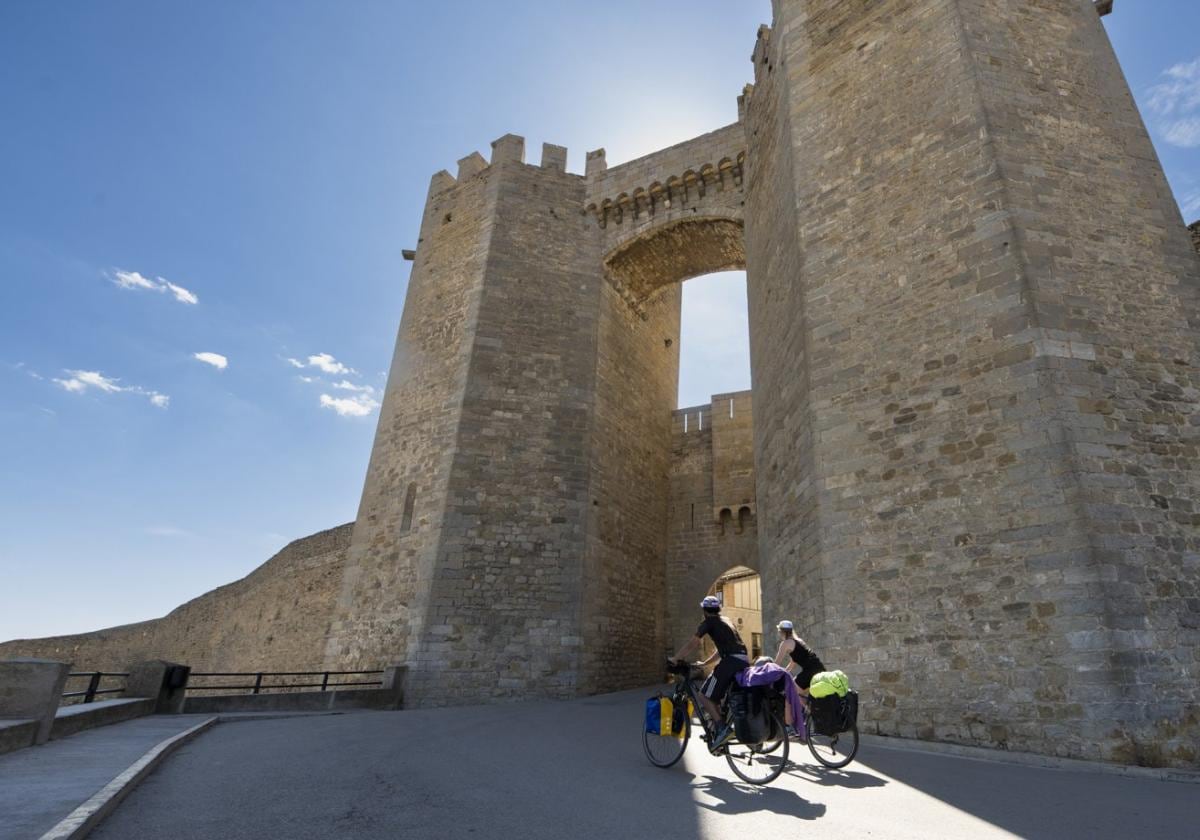 bicikes's tweet photo. #Morella y #ElsPorts: un paraíso para los amantes del #ciclismo de #montaña 🚴
@>@' https://t.co/YRdPlf3AfL
#VoltaalsTresPobles #Forcall #Cinctorres #Vallibona #Benifassà
#cicloturismo #bicikes #camperbici https://t.co/MHUKdOJ6iI