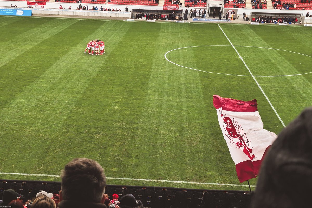 Berschblick's tweet photo. Stadion am Bieberer Berg | 23.11.2024
Kickers Offenbach - SC Freiburg II

#kickersoffenbach #OFC1901 #nurderOFC #ohneSchiriswärhiergarnixlos #OFCSCF https://t.co/GmrYUU0Jao