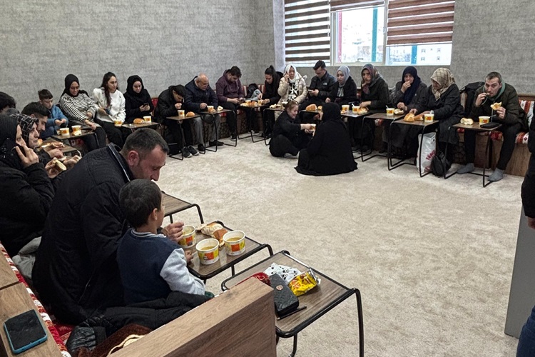 olay18com's tweet photo. YOLDA MAHSUR KALAN YOLCULARA KURŞUNLU BELEDİYESİ KAPILARINI AÇTI https://t.co/dcSpuRXeYd
@seymakaygusuzz #KurşunluBelediyesi @usluserafettin @GSB_KursunluGM #YurtMüdürlüğü #HasOda #ArızalıOtobüs #Çorbaİkramı https://t.co/6K9qZkNJBy