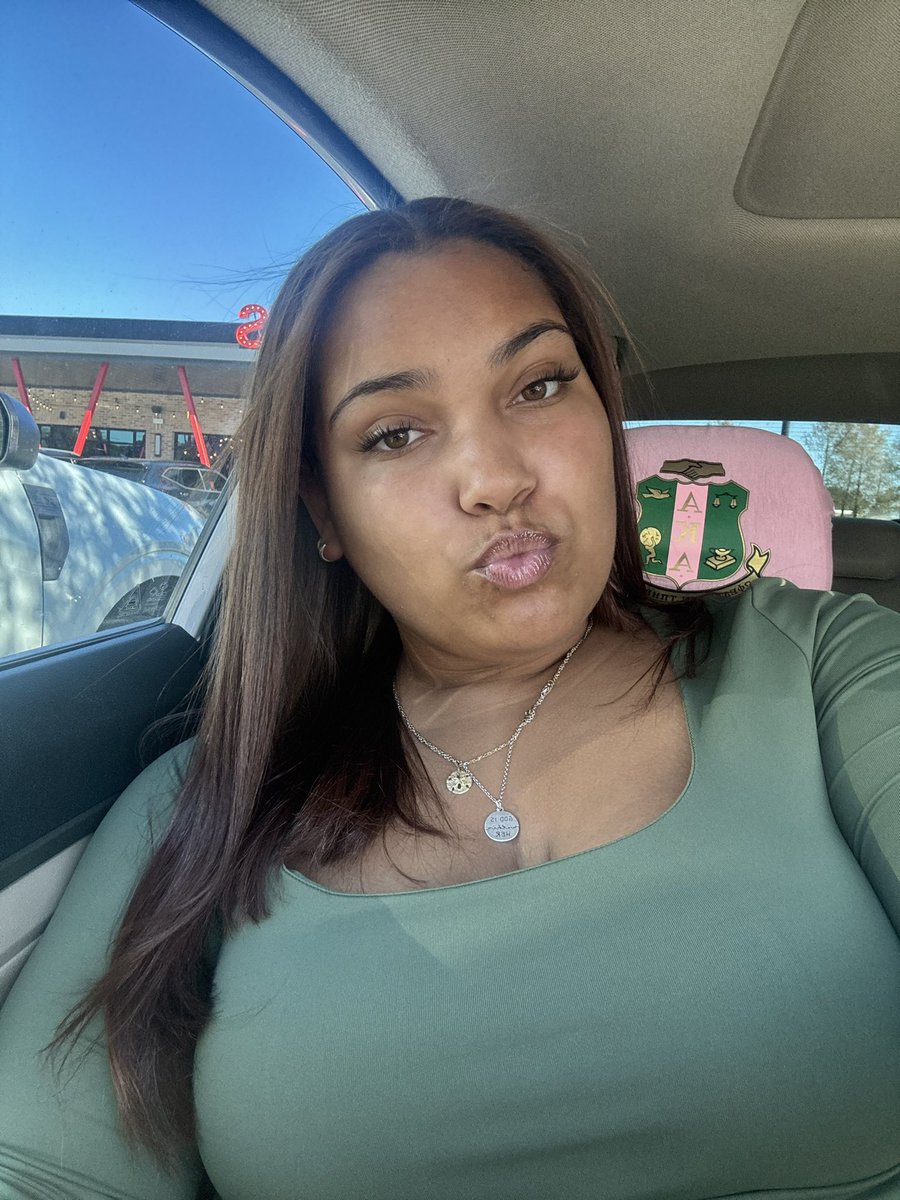 maarziees's tweet image. ✨ happy ✨