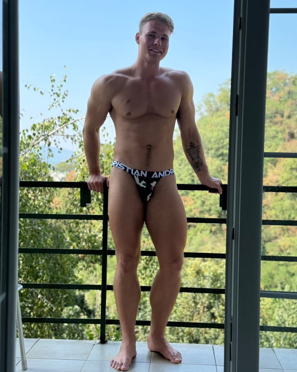 sweetboyrobin's tweet photo. How’s the view?🔥 https://t.co/SkWMLTadJH