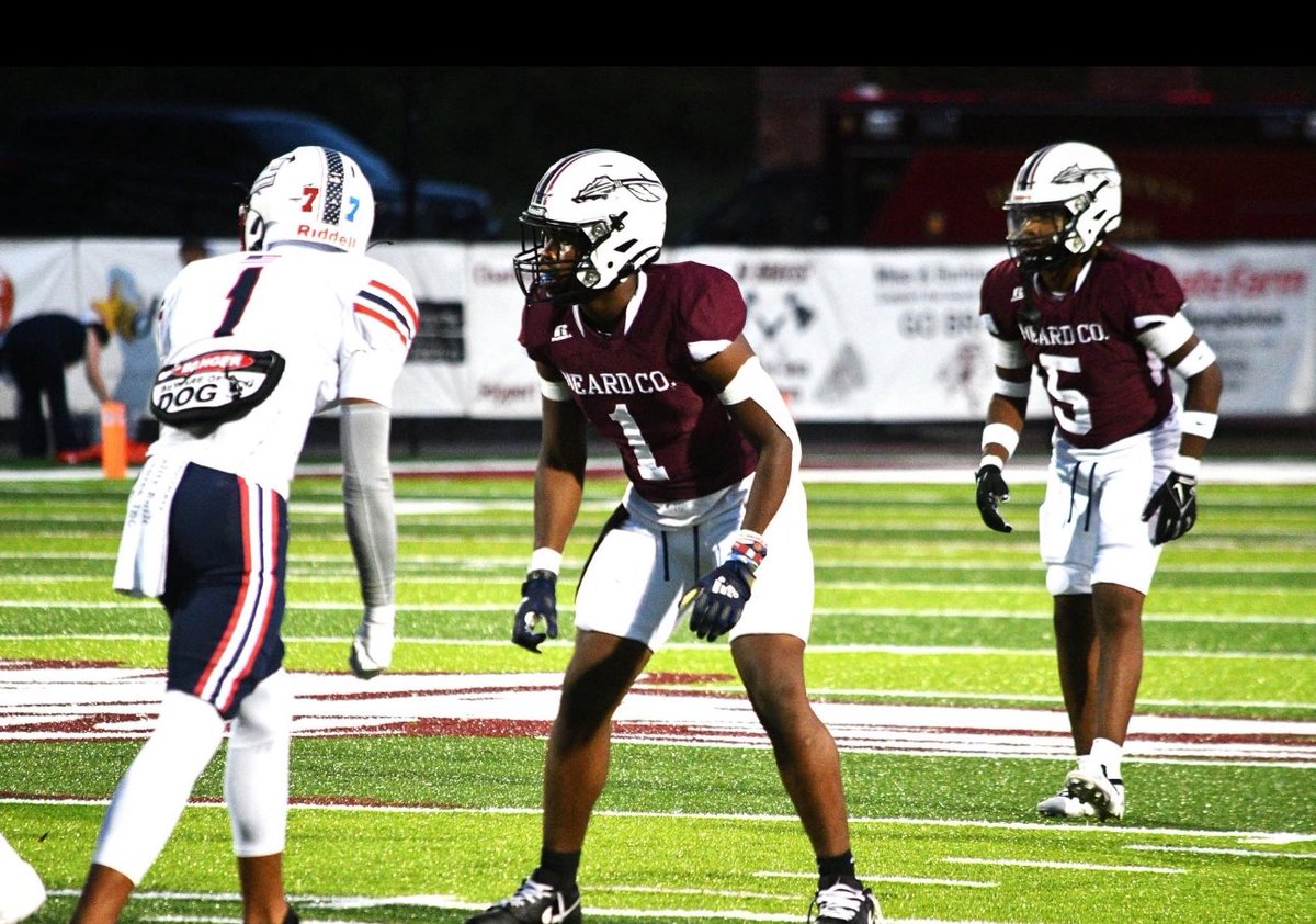dereon_pearson's tweet photo. I just want to thank @HeardBraves and my support team for a great season of football and a good 4 years @jtylernapier @LasseterShane @CoachLakes27 @tjheath42 @Ethan__Tisdale @jaxonwhite33 @darience_C @Drew_Tinker5 @DJCook72804635 @BrodyBuc @TrippCurbow10 uno out🖤 https://t.co/5bW8YJHsxW