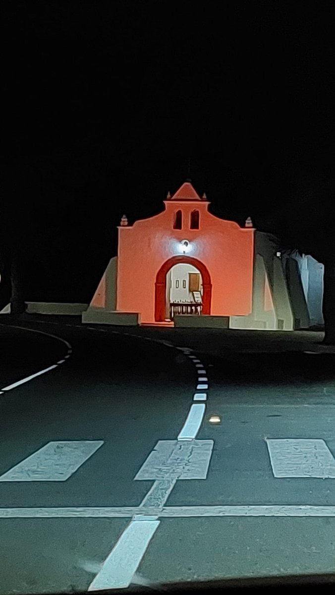 AyudaIglesNeces's tweet photo. 🔴Parroquia de Las Angustias y San Felipe Neri, de @DiocesisAlbact
🔴Santuario de la Virgen de la Cabeza, Andújar @diocesisdejaen
🔴Ermita del Socorro de Teguise, Lanzarote. @DiocesisCanaria
Todas iluminadas de rojo en la #RedweekACN por los #cristianosperseguidos https://t.co/II4wIHNdLE