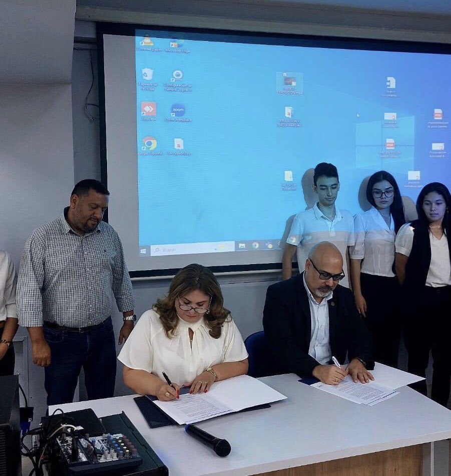 munidemariano's tweet photo. 📌Recibimos con satisfacción los proyectos arquitectónicos para la ciudad de parte de estudiantes de la carrera de arquitectura de la @uamericana. Valoramos el aporte de la academia. https://t.co/mZUedElpBK