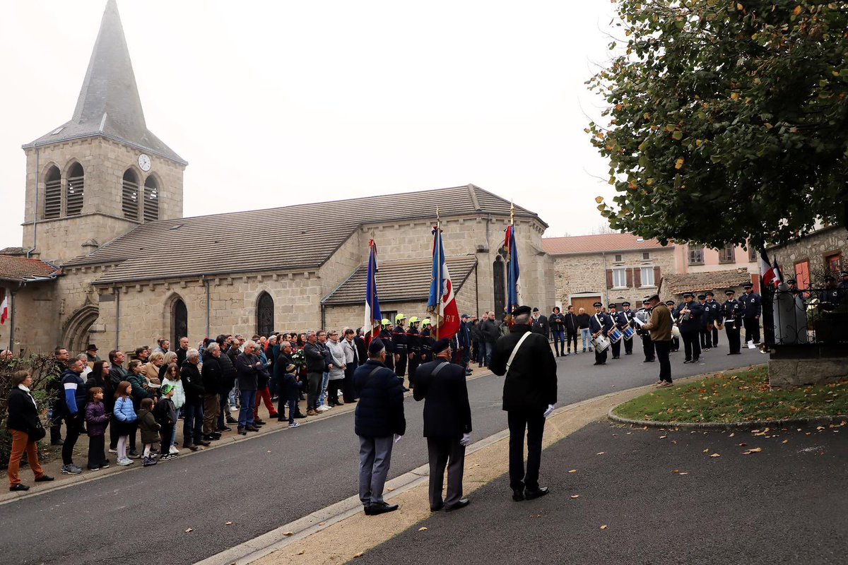 prunier_v's tweet photo. Commémorations du 11 novembre 2024 : St Martin et Ambert.@ambert2021
@Departement63 https://t.co/mWM9nyE7fr