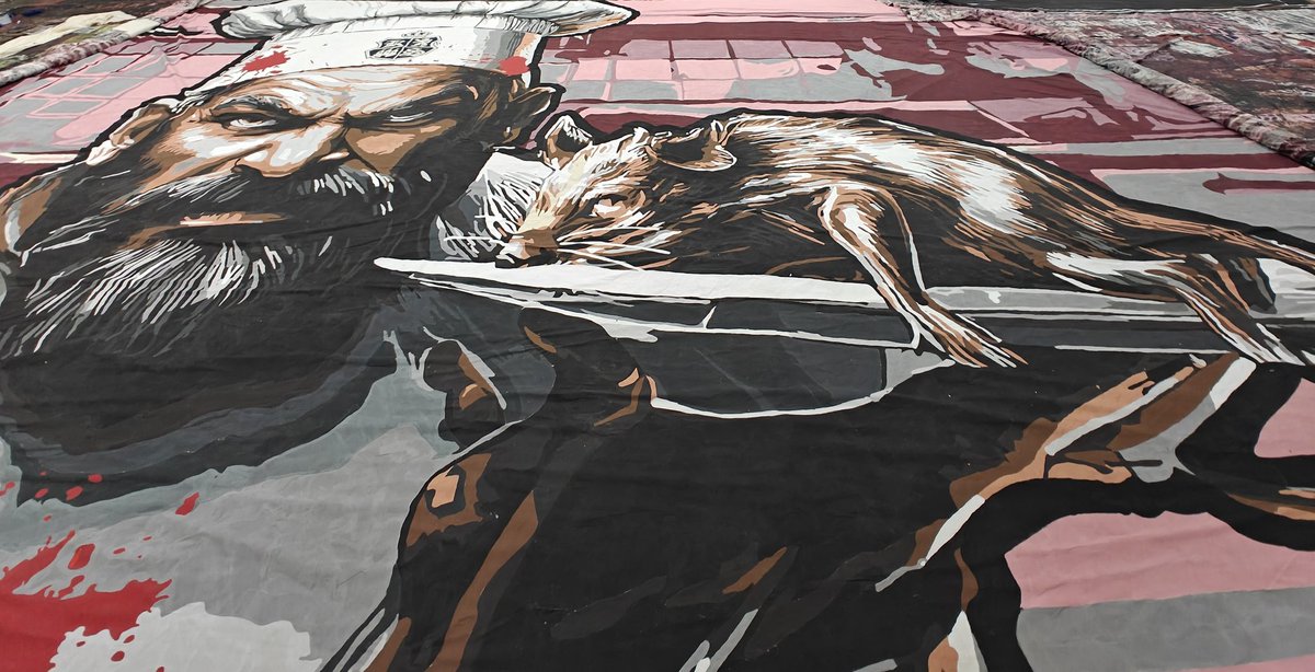 ‘Vreet ze op!’

Aldus kok KingSide, met op een schaal een dode rat. Helaas mocht het niet zo ver komen dat we konden onthullen wat er onder de deksel lag.

Harde wind gooide roet in het eten. Een grote teleurstelling na maanden schilderwerk, een mooie les voor de volgende keer.