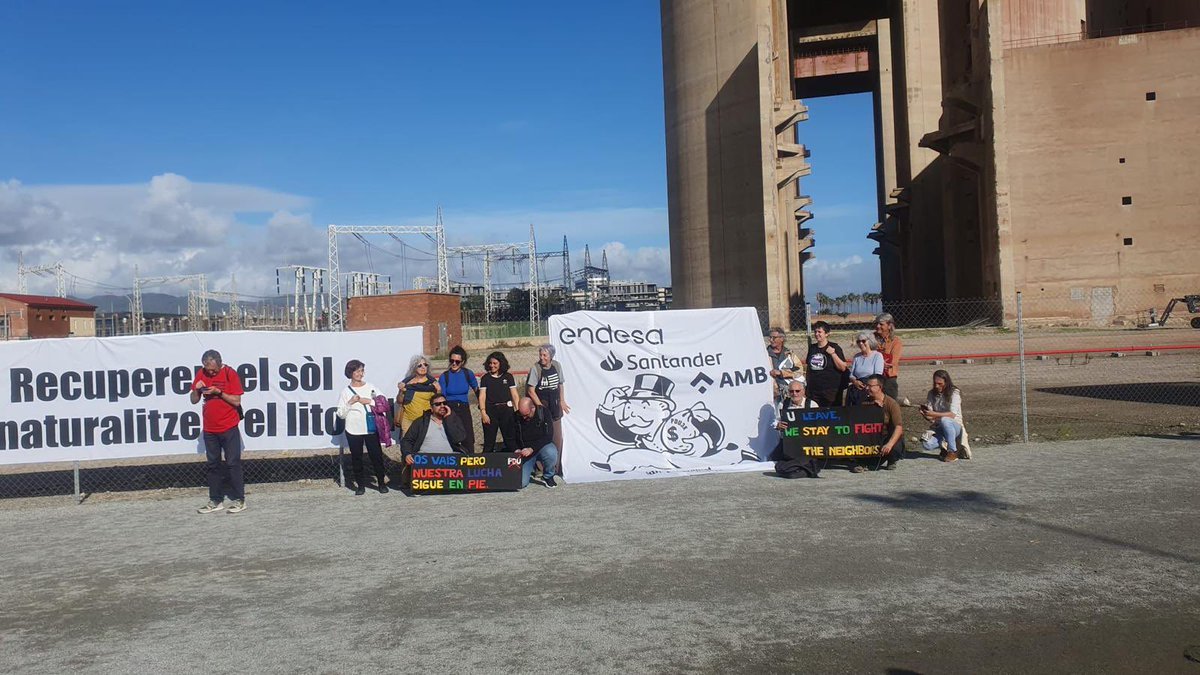 Al @ManifestaDotOrg , seu Sant Adrià de Besòs, hem expressat el que molesta als que especulen i als financiats per aquesta gent.  El @ManifestaDotOrg  ens ha volgut fer callar, no ha pogut. No callarem i seguirem proclamant que amb la dignitat del poble no es juga. #PDU3X