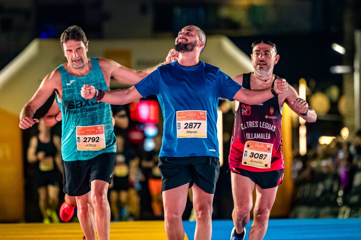 visitbenidorm's tweet photo. 🏃‍♂️✨ Por aquí os dejamos algunas imágenes de la increíble @BenidormHalf 🌅💪. Gracias de corazón a todos los participantes por llenar nuestras calles de energía, esfuerzo y emoción. 🏅👏 ¡Sois los verdaderos protagonistas! #BenidormHalf #RunningExperience

📸 @davidrevenga.es https://t.co/J1TTynnzNb