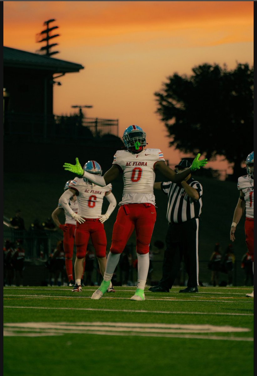 FULL SZN HIGHLIGHTS 15 Y/O So 6’4 1/2 232Lbs 3.7 gpa Defensive end A.C flora high school.
76 Total tackles 
8 sacks 
2 fumble recoveries 
16 TFL’s
17 Qb pressures 
4 PBU’s FILM don’t lie ⬇️⬇️⬇️⬇️  hudl.com/v/2Qy757 <a href="/CoachJ_Miller97/">Julian Miller </a> @RivalsWardlaw <a href="/PrepRedzoneSC/">Prep Redzone South Carolina</a> <a href="/CoachHudnal/">Lenard Sarge Hudnal</a>